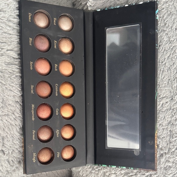 Laura Geller The Delectables Eyeshadow Palette - Green, Gold, Blue - Picture 7 of 7